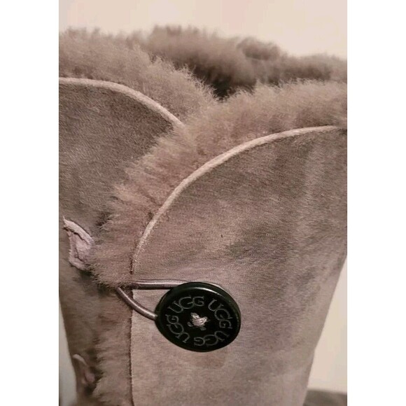 UGG Bailey Triplet Button Women Sheepskin Shearling Sherpa Boots Grey Women sz 9 - Picture 4 of 11